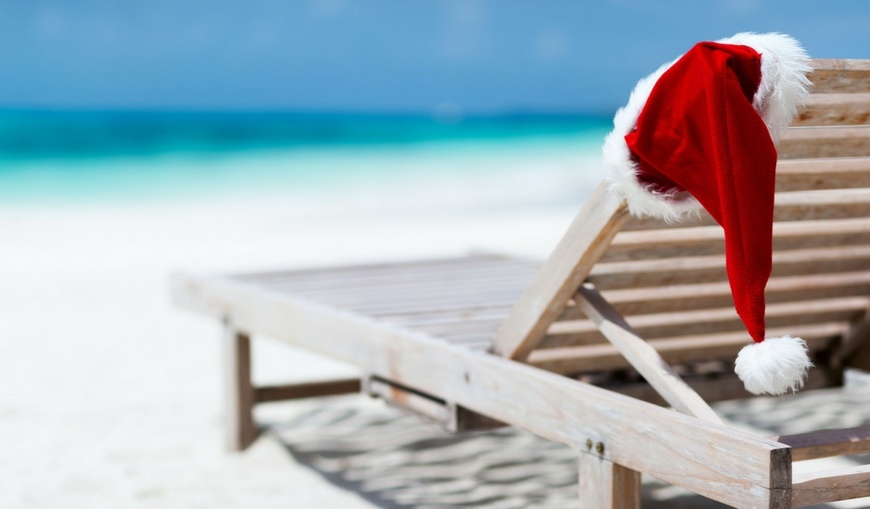 Santa-hat-on-chaise-lounge-on-beach